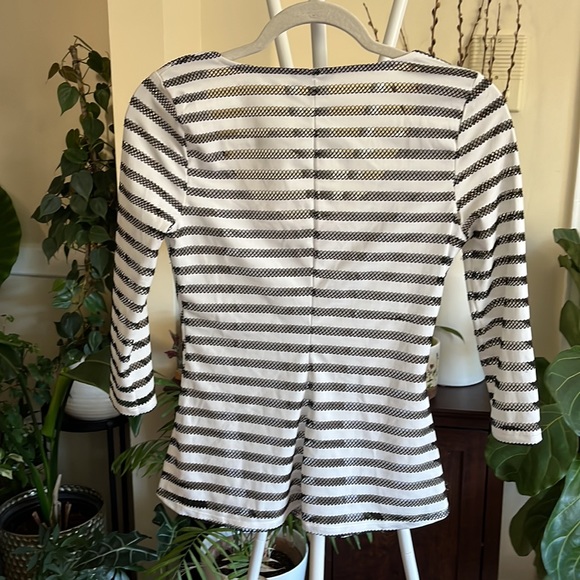 💖🤍🖤Guess White & Black Crochet Stripe Pattern Peplum Top-XS-EUC - Picture 3 of 14